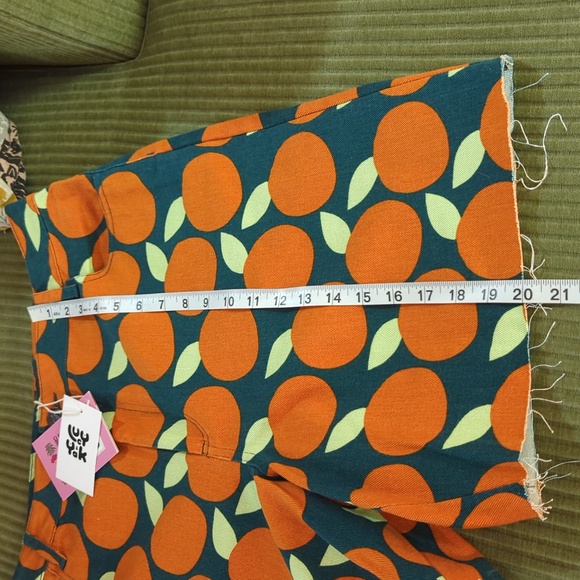 ๐ Lucy & Yak Parker Twill Shorts in Otis ๐. NWT. Print sold out online. - Picture 10 of 10